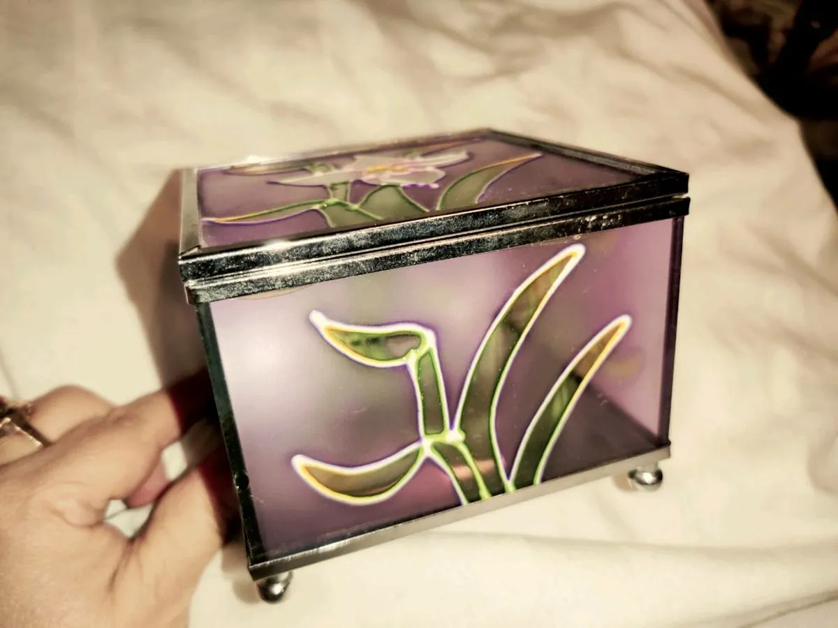 SMALL STAINED GLASS, Hand Created Trinket Box ! - Image 2
