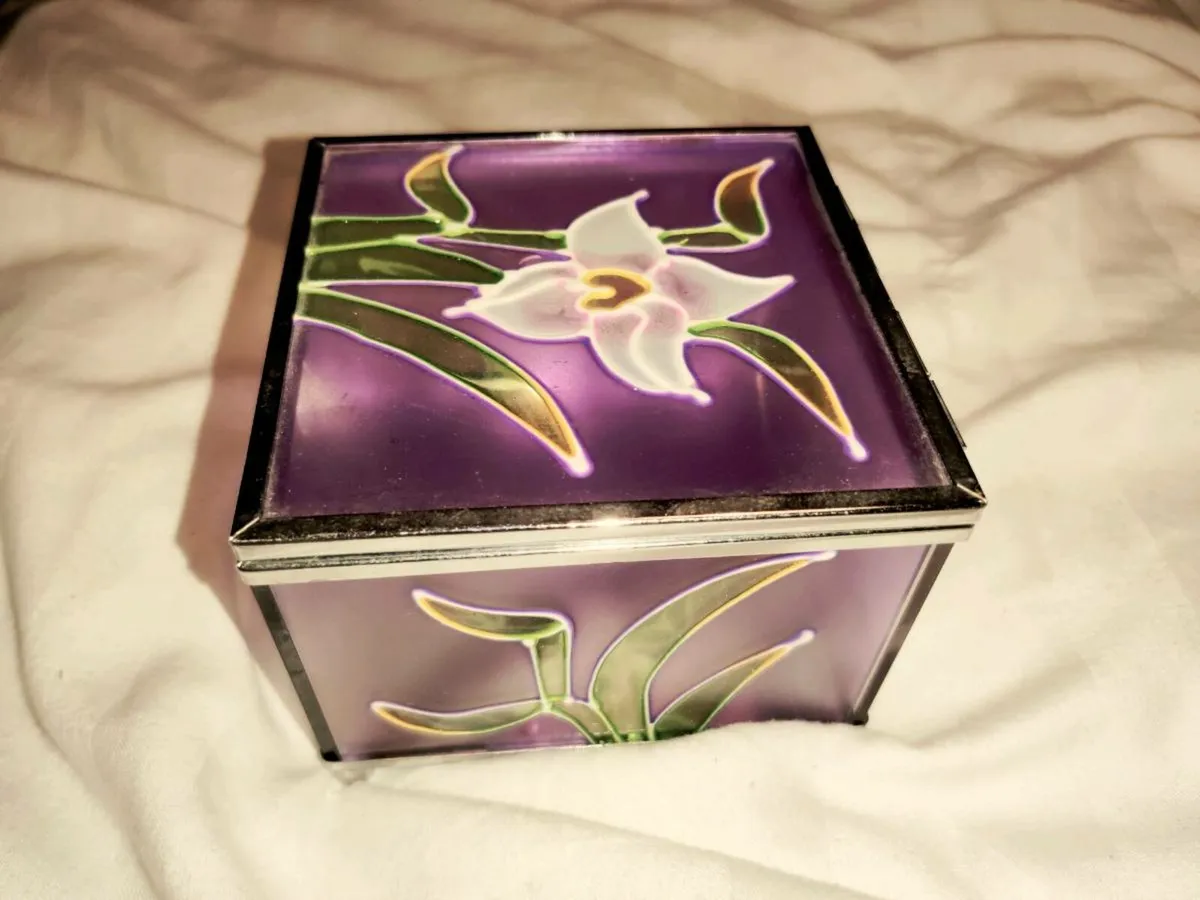 SMALL STAINED GLASS, Hand Created Trinket Box ! - Image 3