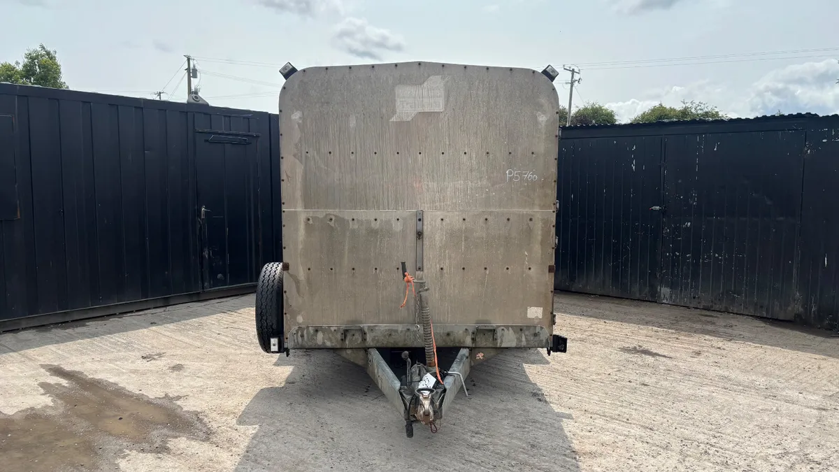 IFor Williams Tri-Axle Cattle Trailer - Image 2