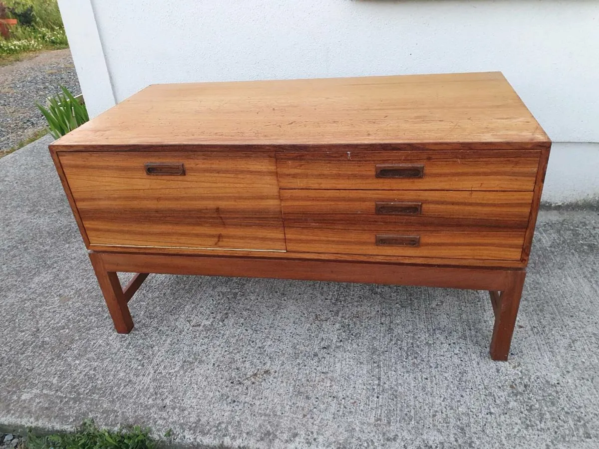 Mid century teak sideboard by alfred cox - Image 1
