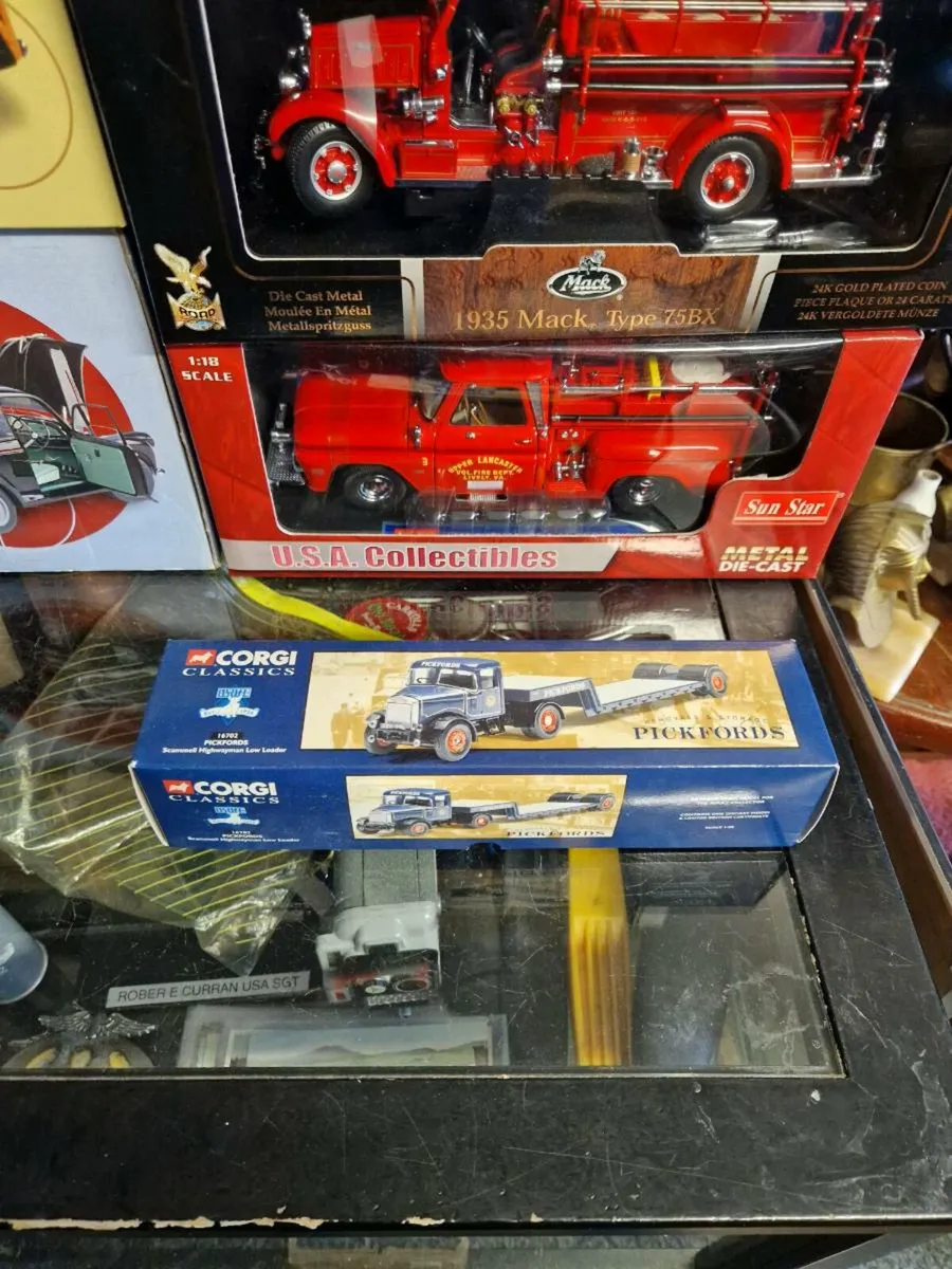 Corgi Pickfords Truck - Image 1