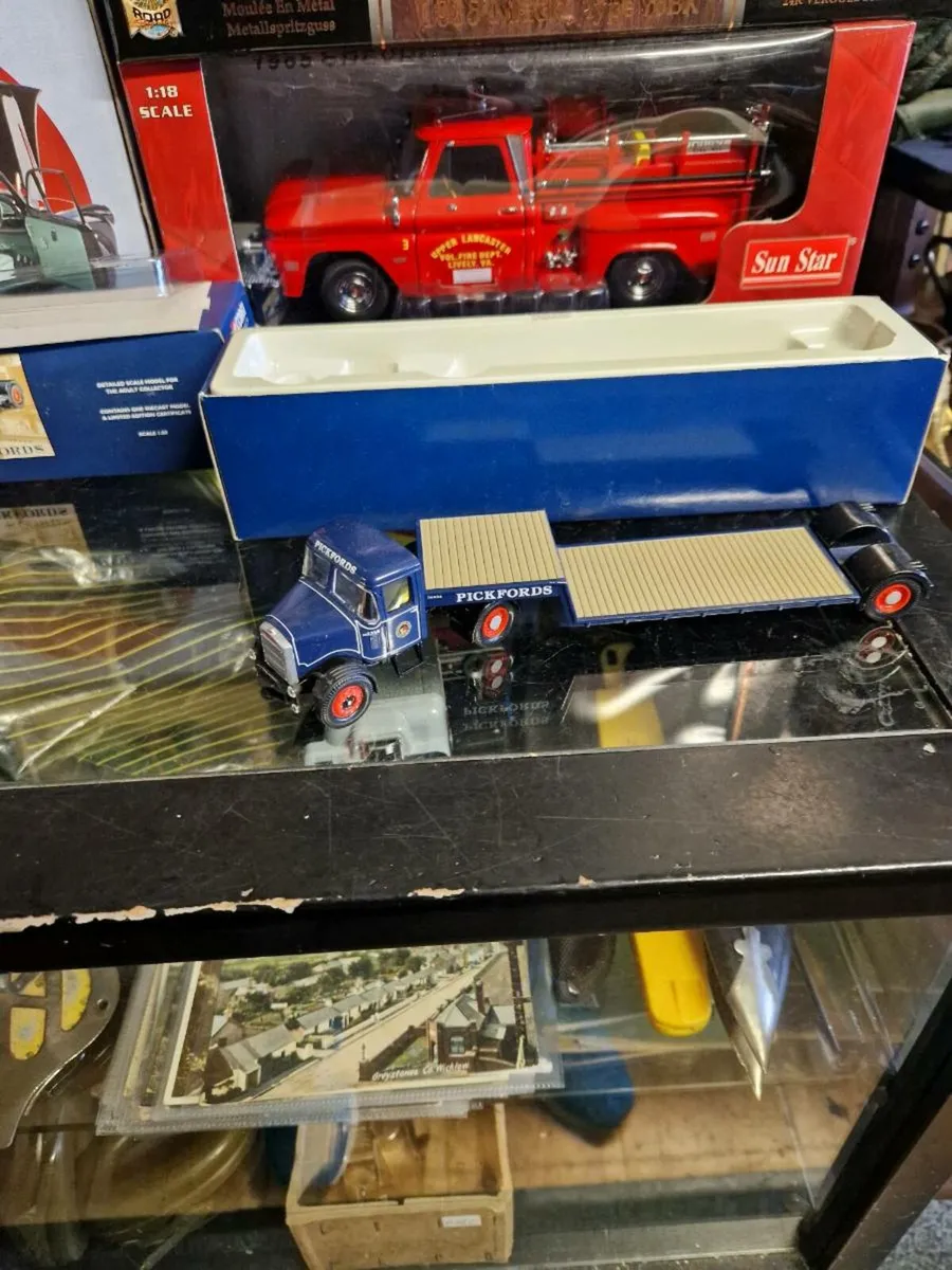 Corgi Pickfords Truck - Image 2