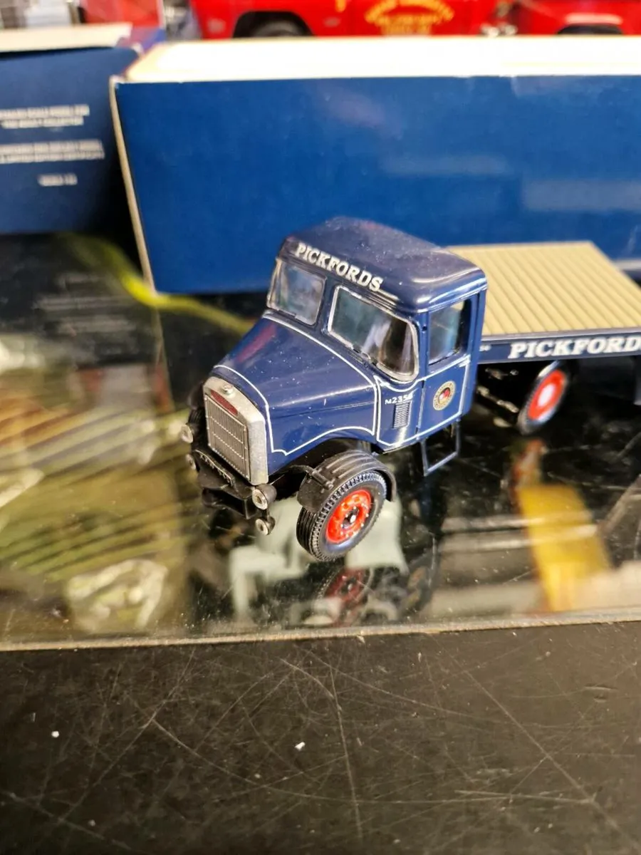 Corgi Pickfords Truck - Image 3