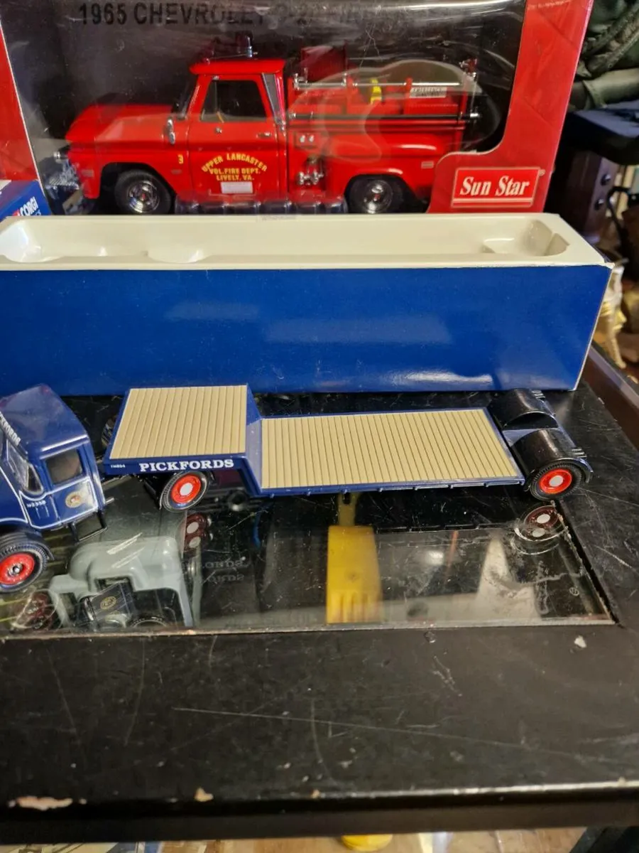 Corgi Pickfords Truck - Image 4