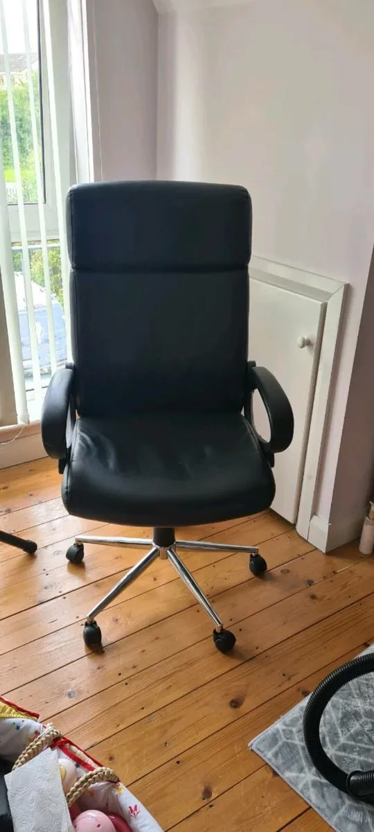 Office chair - Image 1