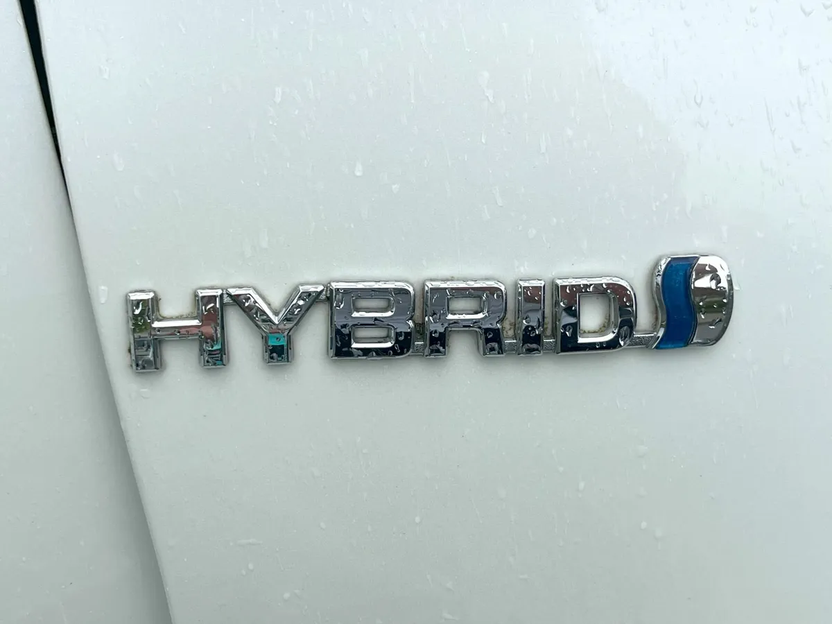 2016 Toyota Yaris 1.5 Hybrid - Image 2