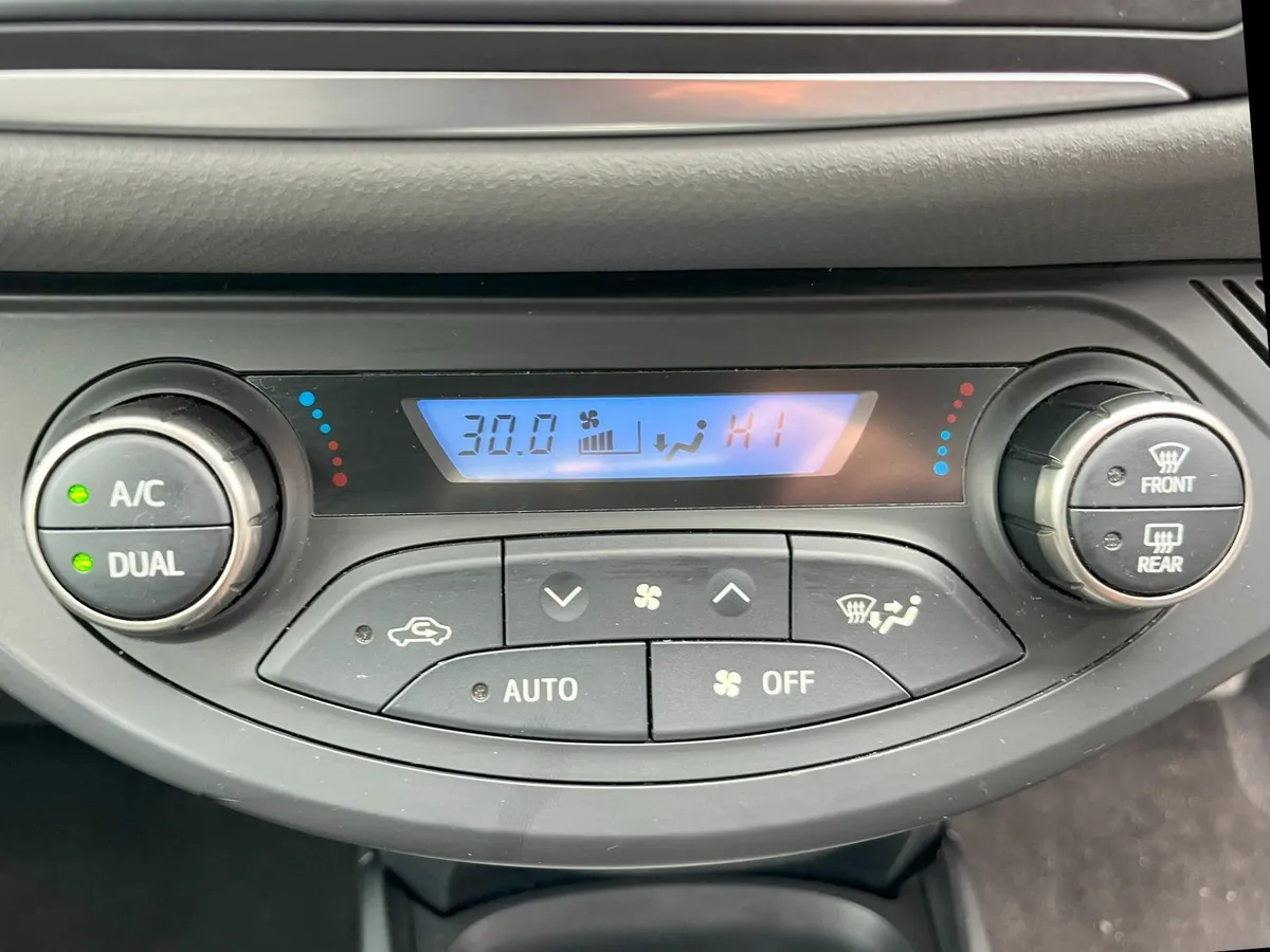 2016 Toyota Yaris 1.5 Hybrid - Image 3
