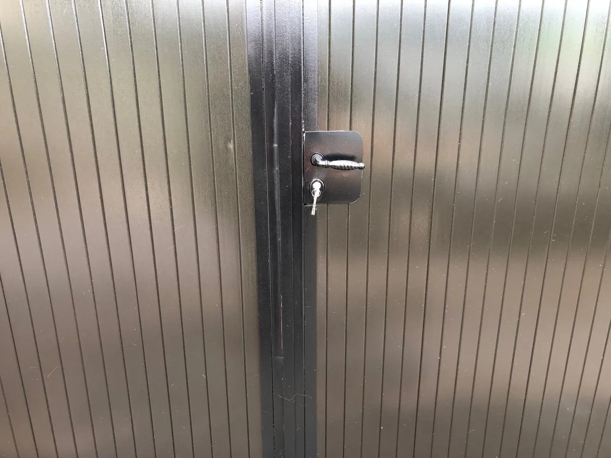 Garage doors - Image 2
