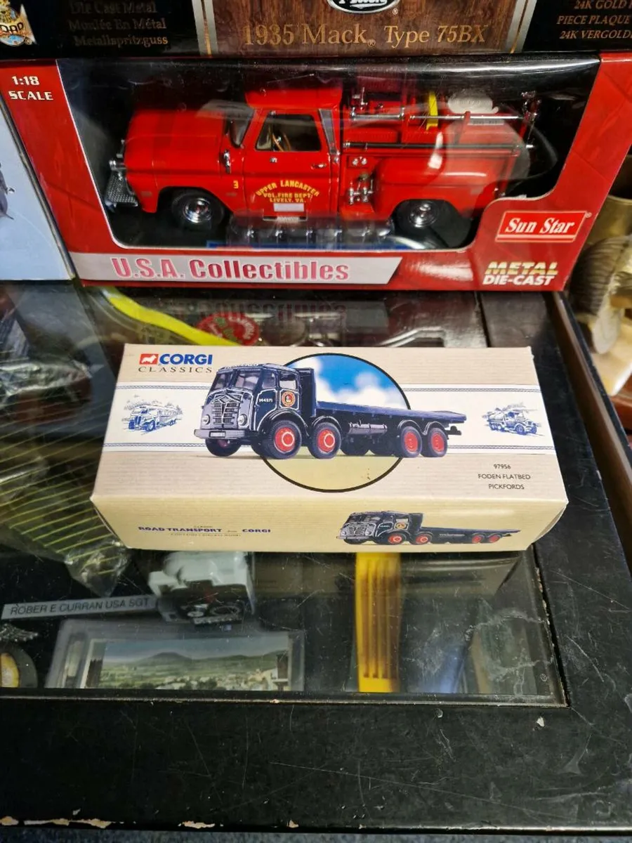 Corgi Pickfords Truck - Image 1