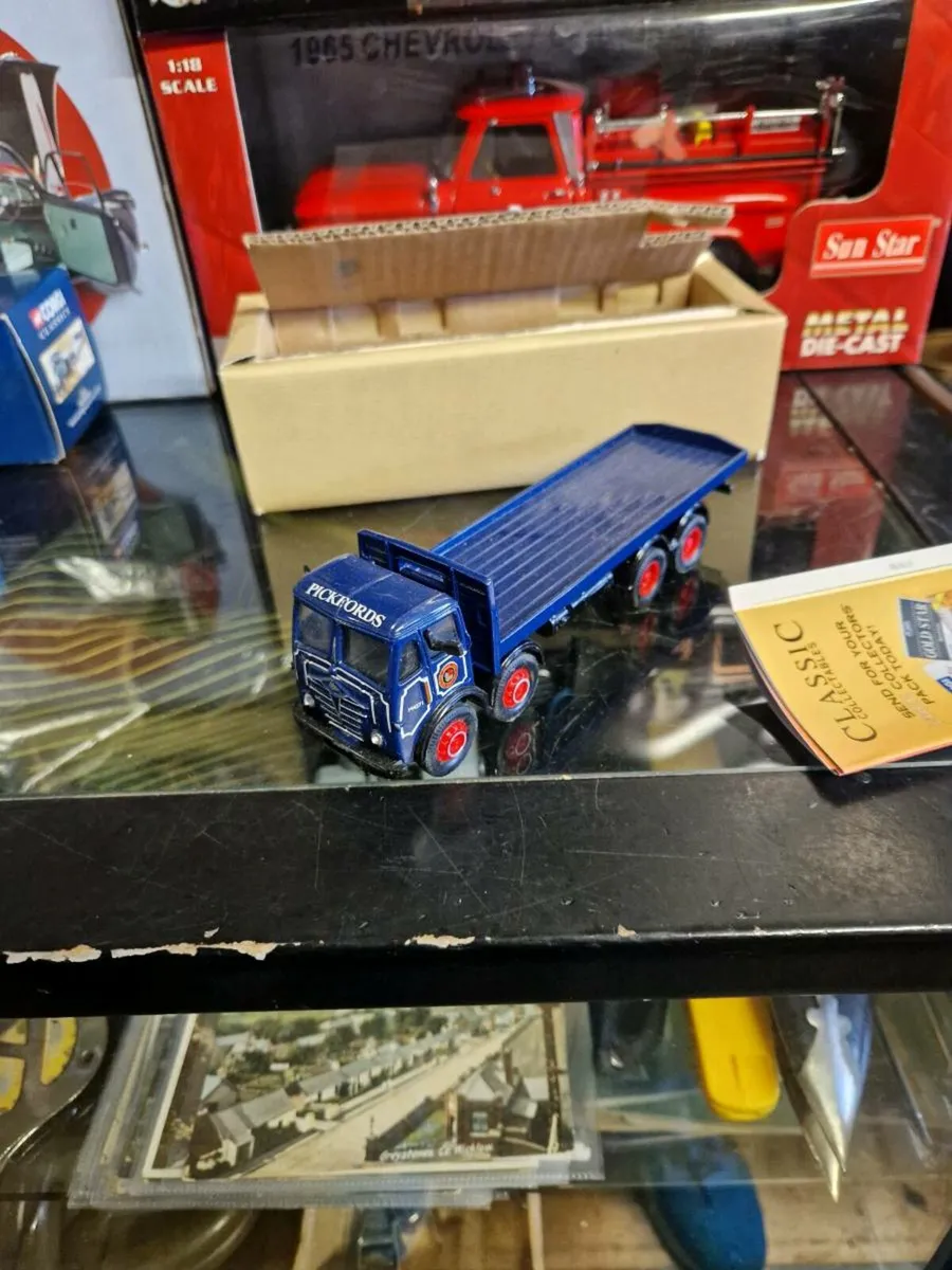 Corgi Pickfords Truck - Image 2