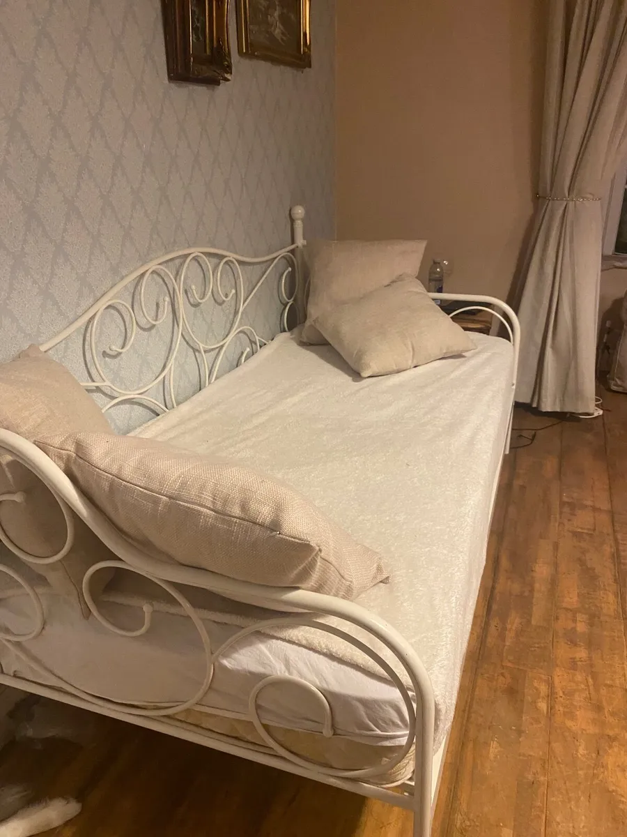 Daybed - Image 1