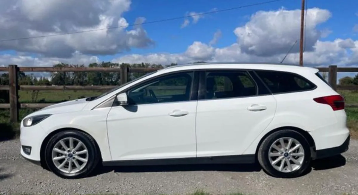 Ford Focus 2015 - Image 2