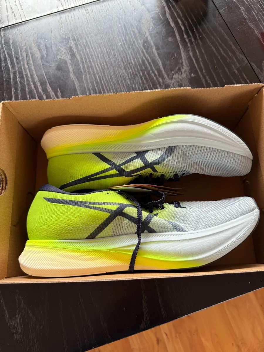 ASICS metaspeed edge + 8.5 uk - Image 2