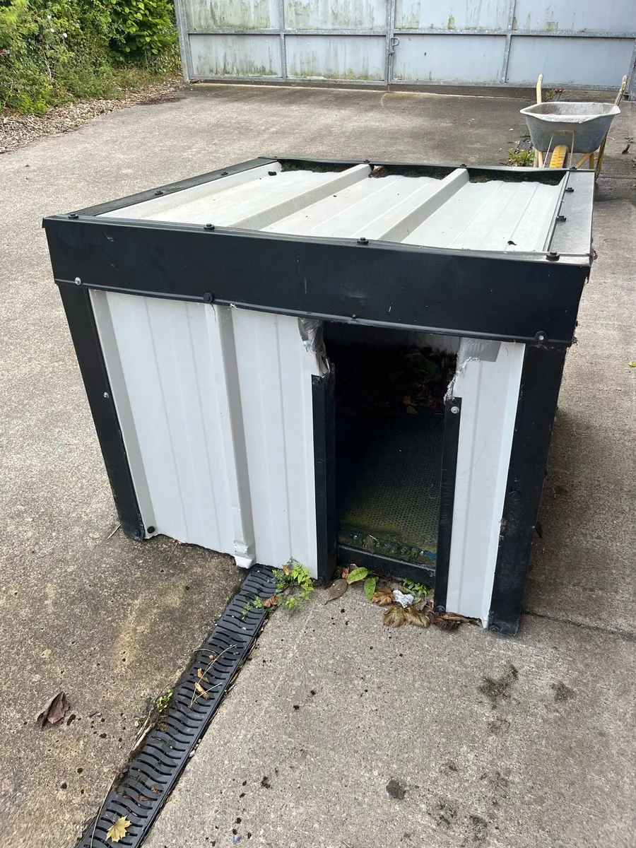 dog kennel - Image 1