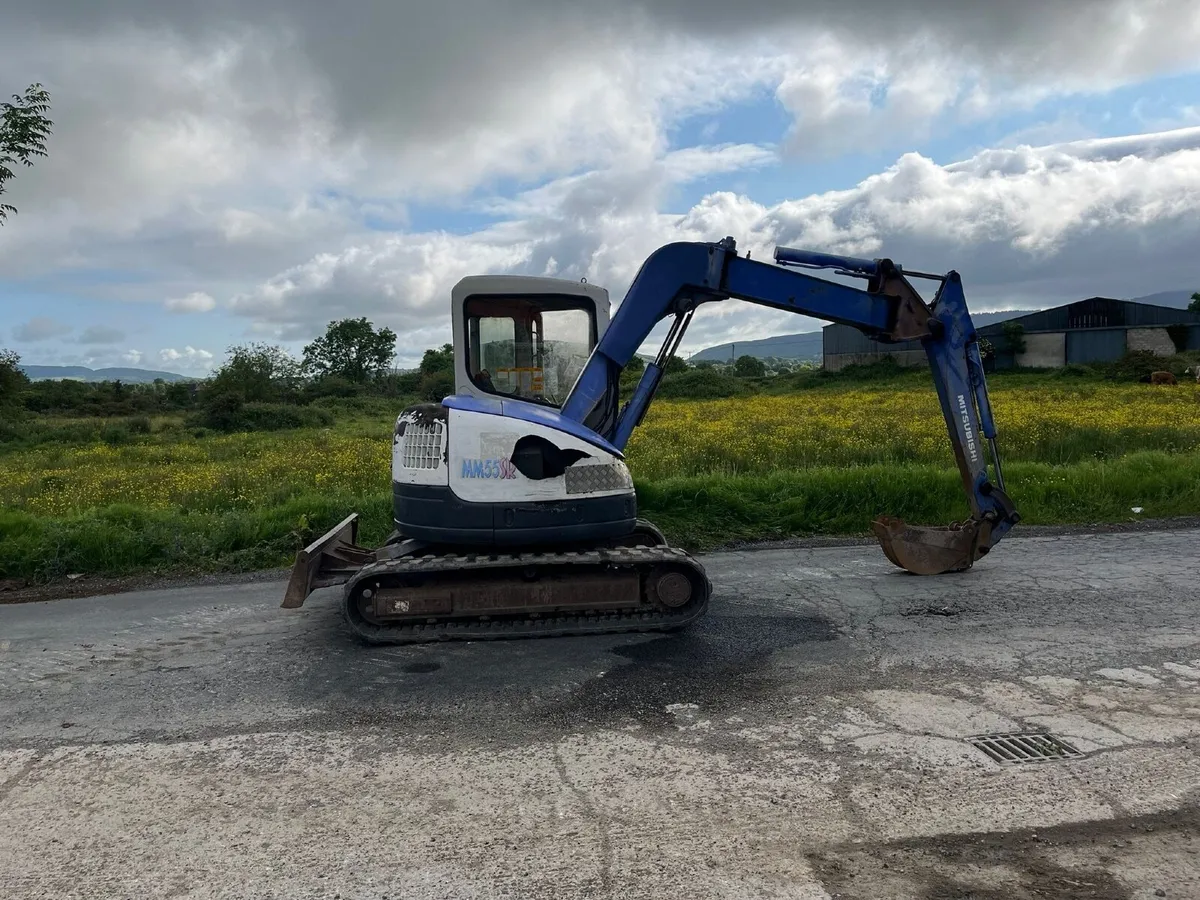 Mitsubishi 5 tonne mini digger - Image 3