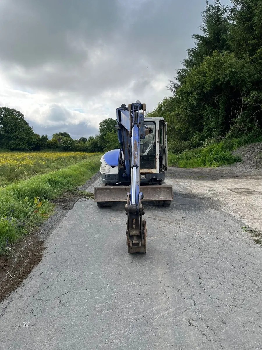 Mitsubishi 5 tonne mini digger - Image 4