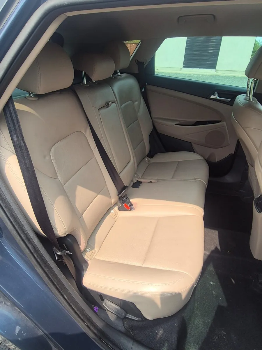 Car - Image 4