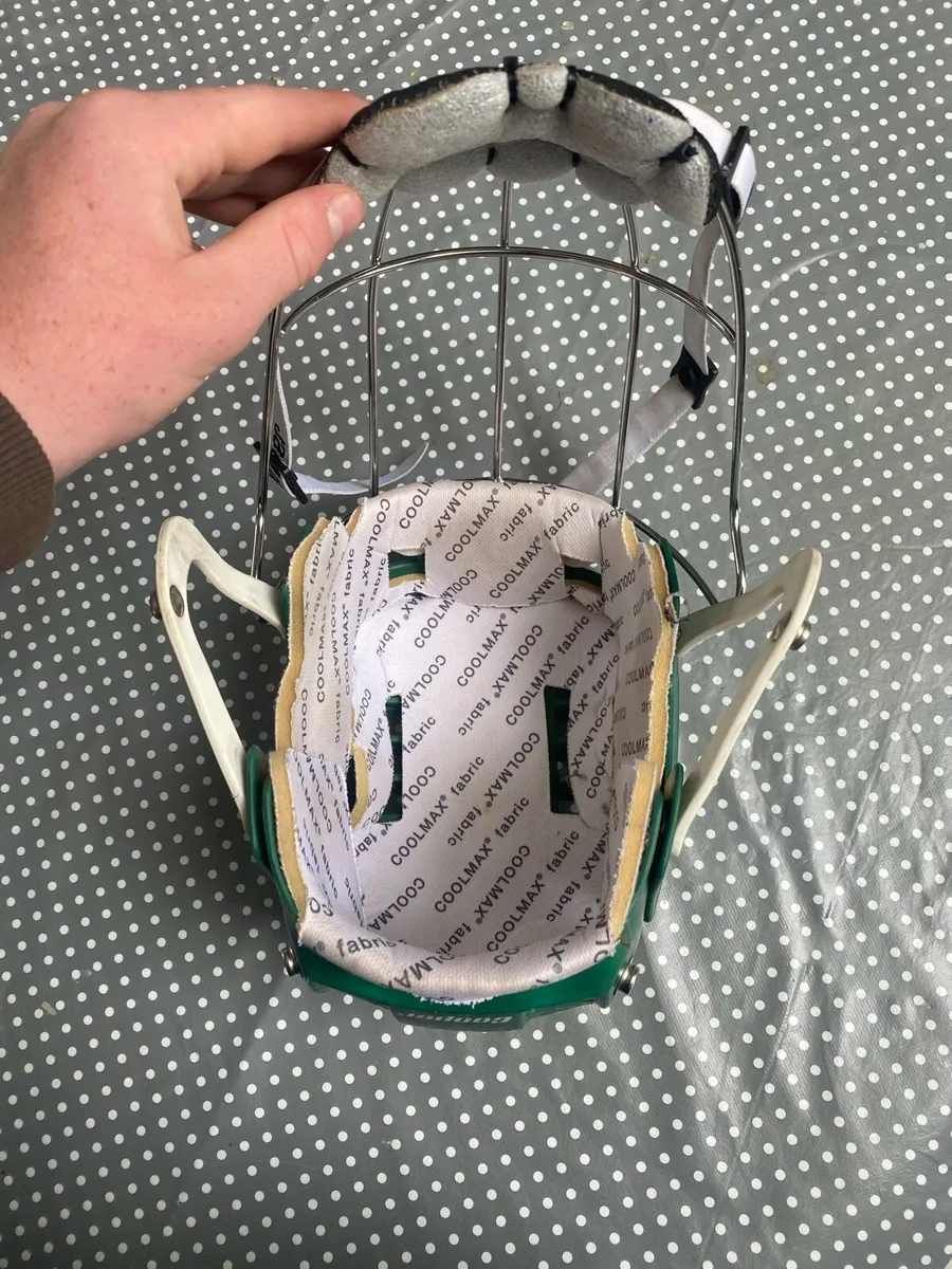 Hurling helmet - Image 1