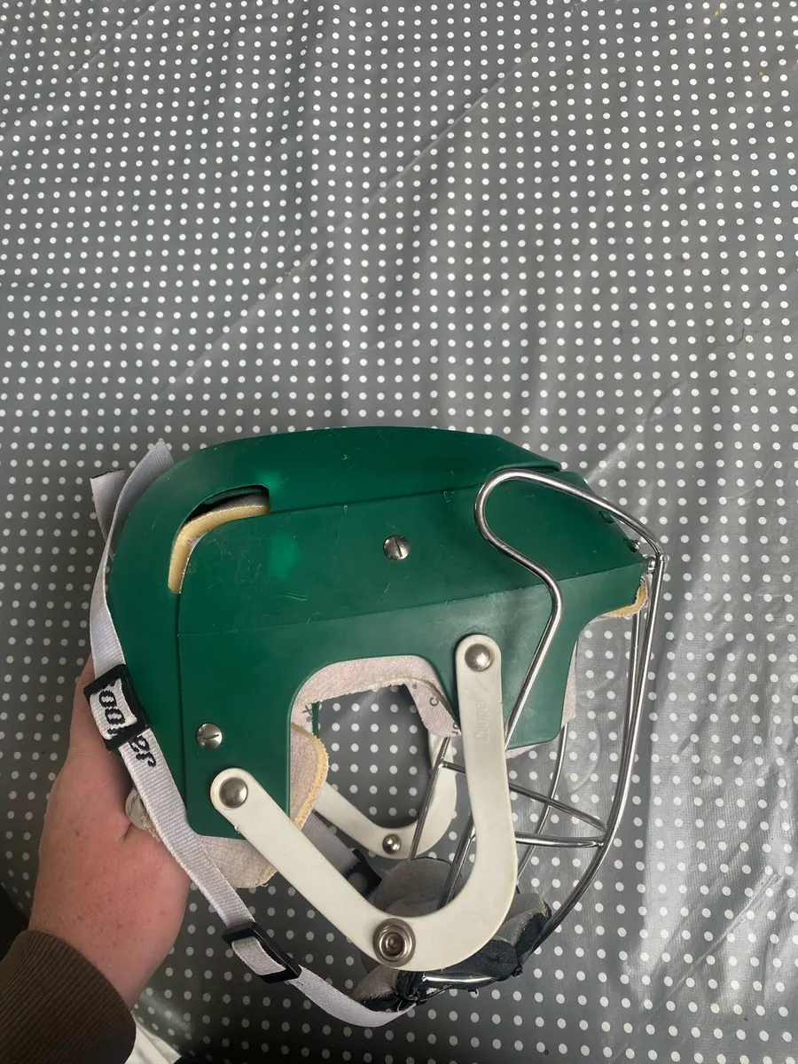 Hurling helmet - Image 3