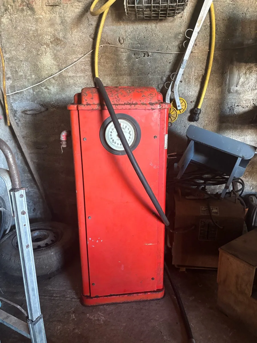 Vintage petrol pump - Image 2