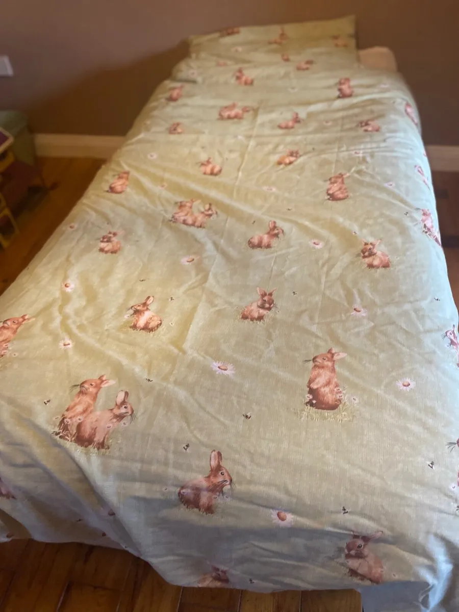 Single bed - Image 1