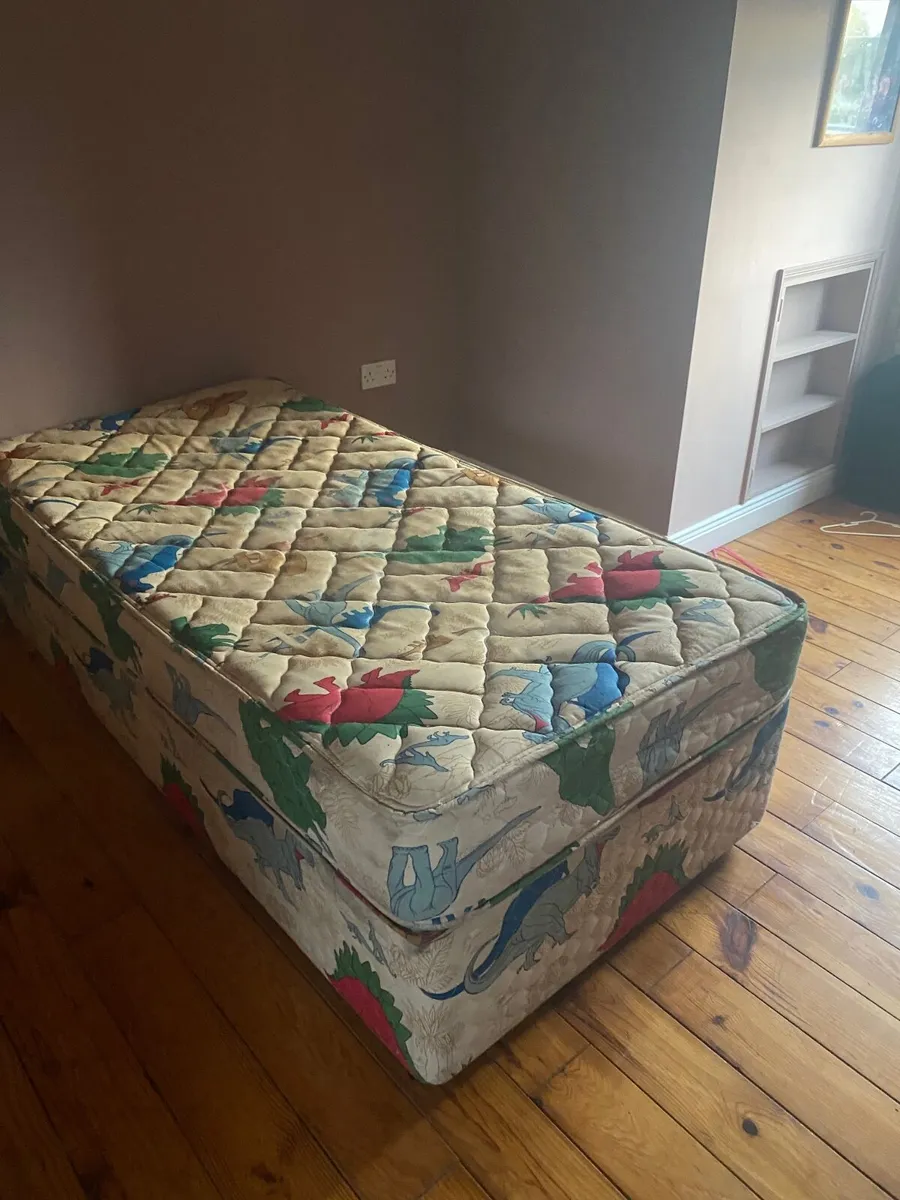 Single bed - Image 2