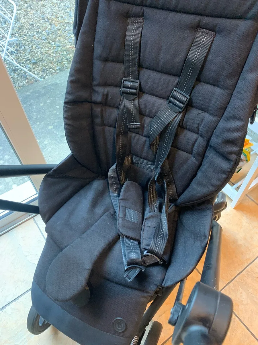 Cyber breezy push chair (Airline approved) - Image 3