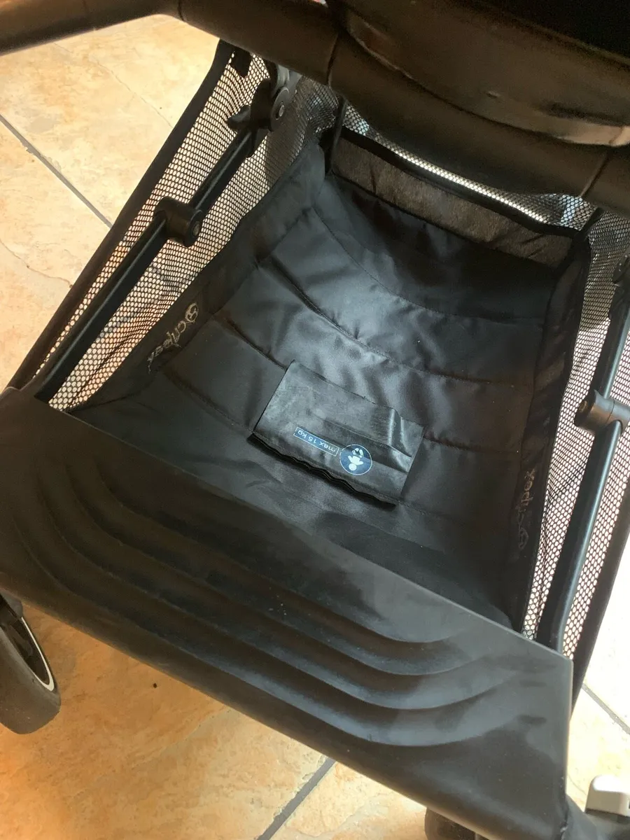 Cyber breezy push chair (Airline approved) - Image 4