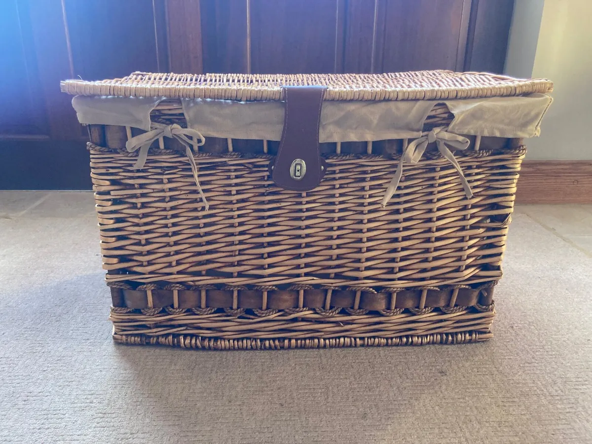 Wicker storage basket - Image 1