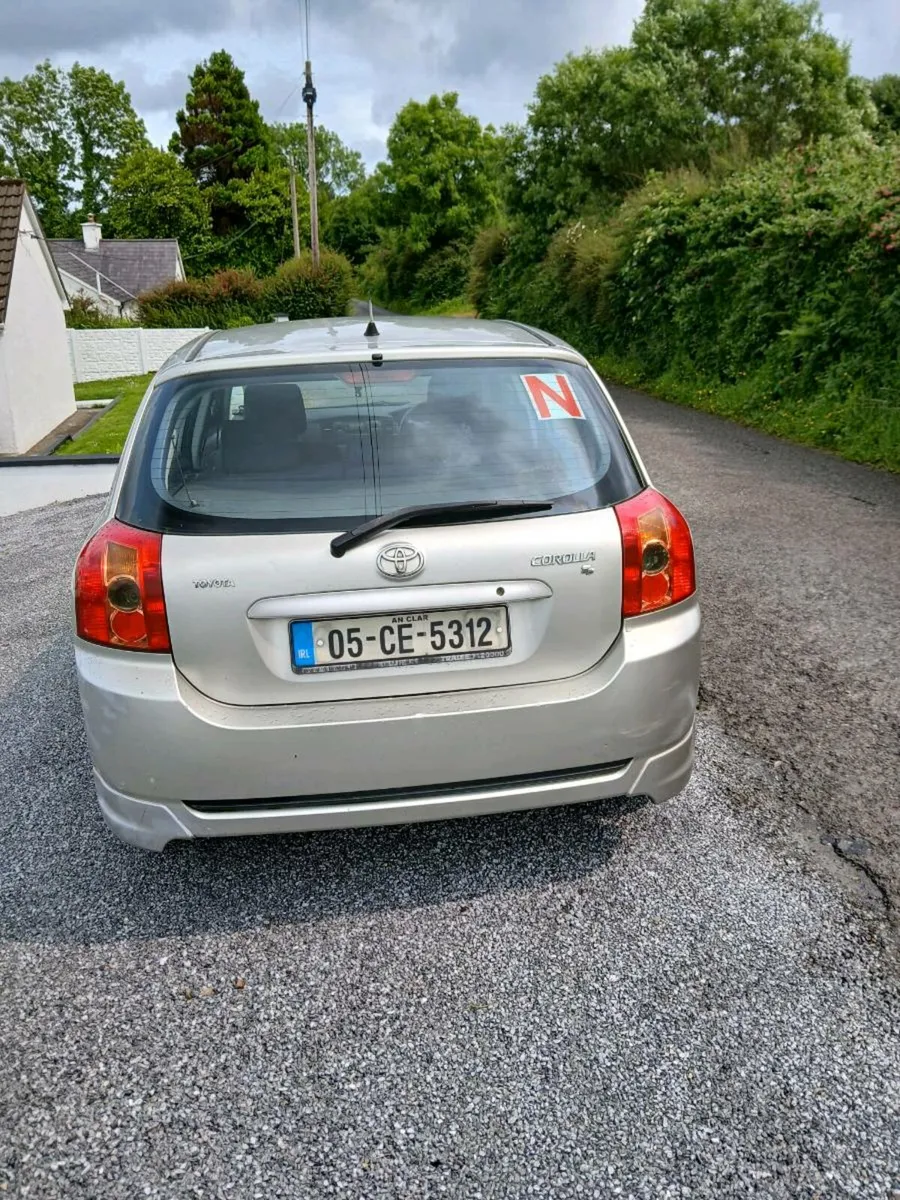 Toyota corolla  hatchback 05 - Image 2