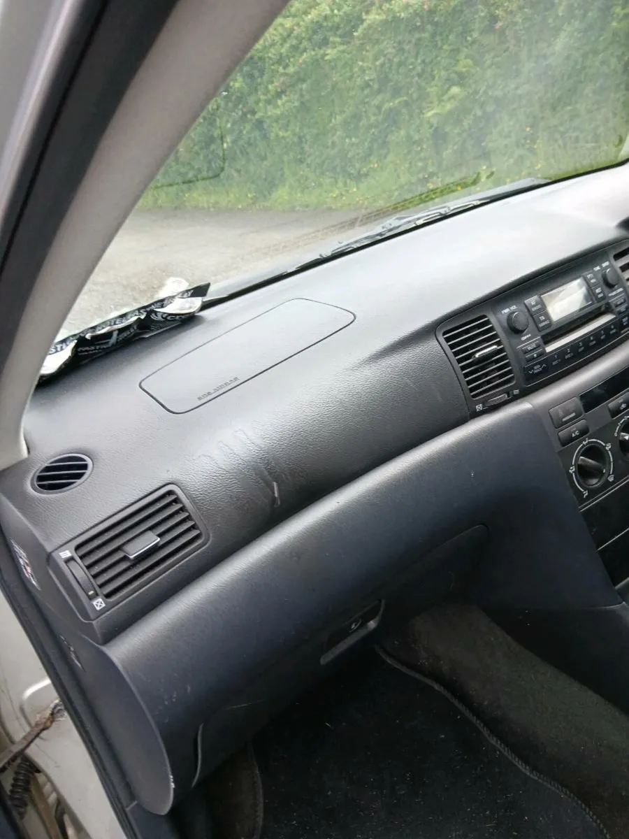 Toyota corolla  hatchback 05 - Image 4