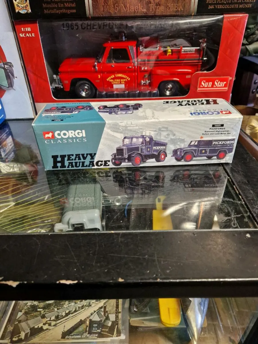 Corgi Pickfords Scammel and Landrover - Image 1