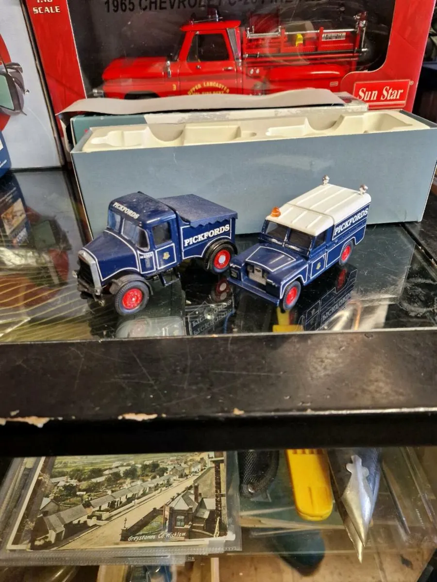 Corgi Pickfords Scammel and Landrover - Image 2