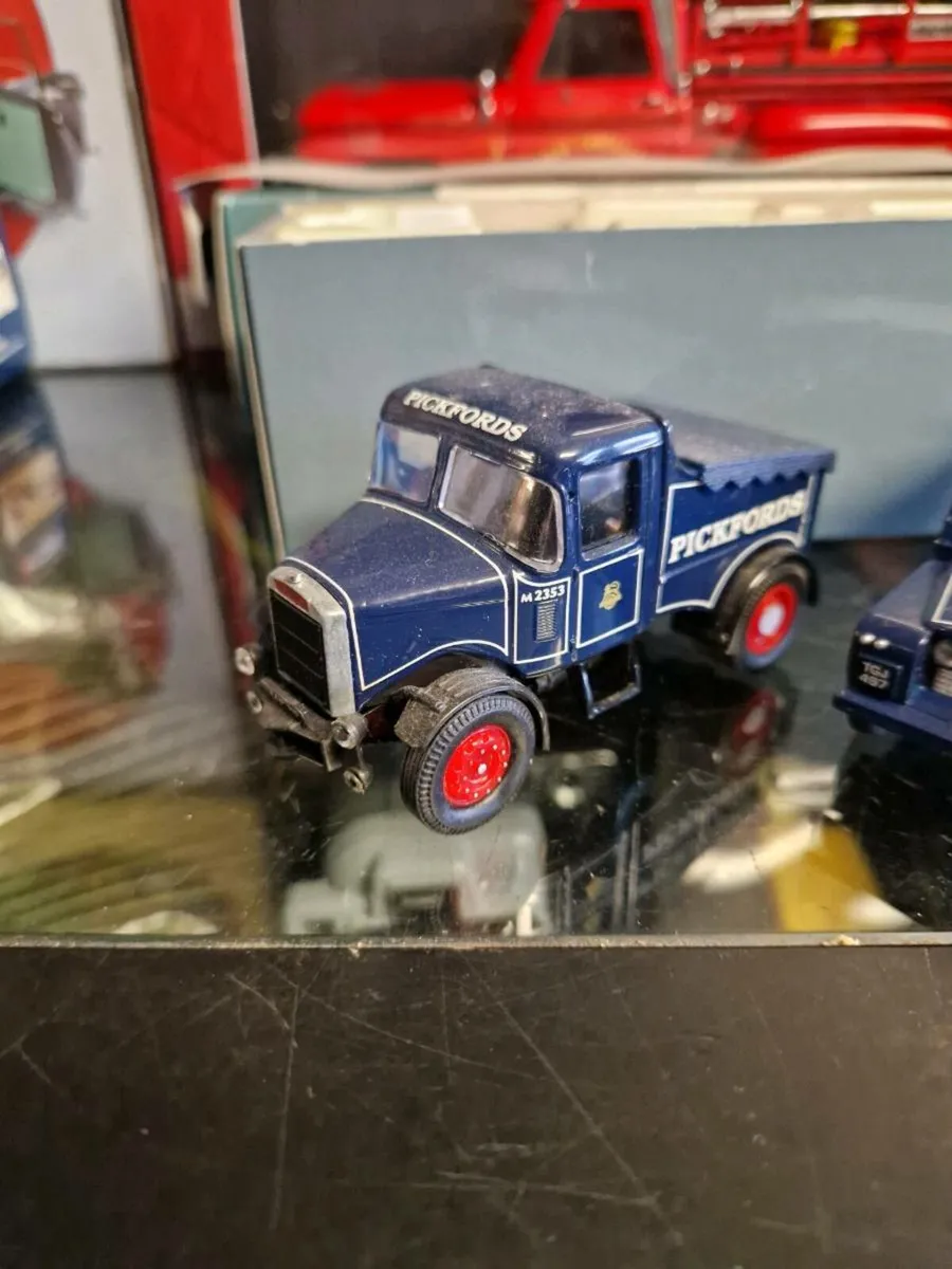 Corgi Pickfords Scammel and Landrover - Image 3