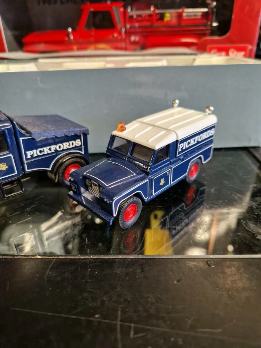 Corgi Pickfords Scammel and Landrover - Image 4