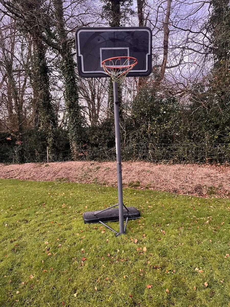 **Basketball stand** - Image 1
