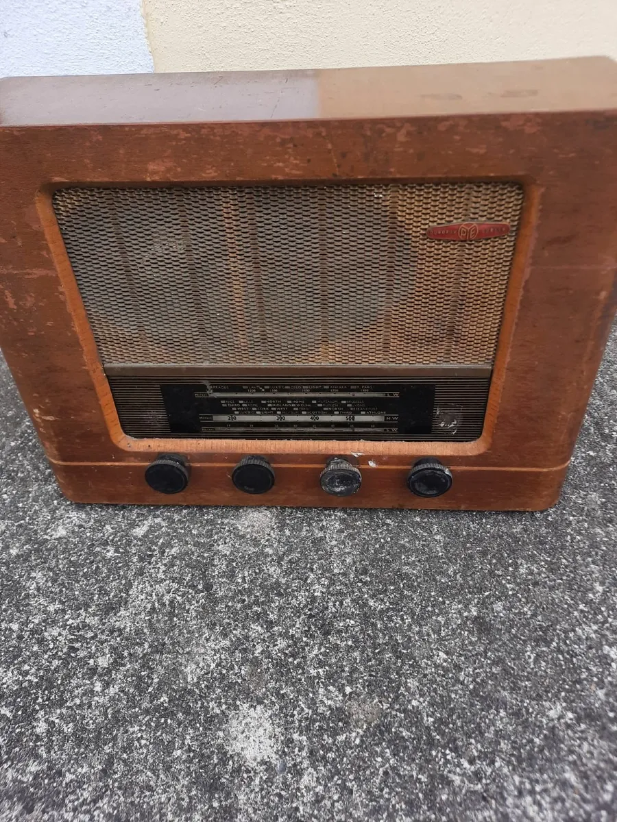Antique radio - Image 1