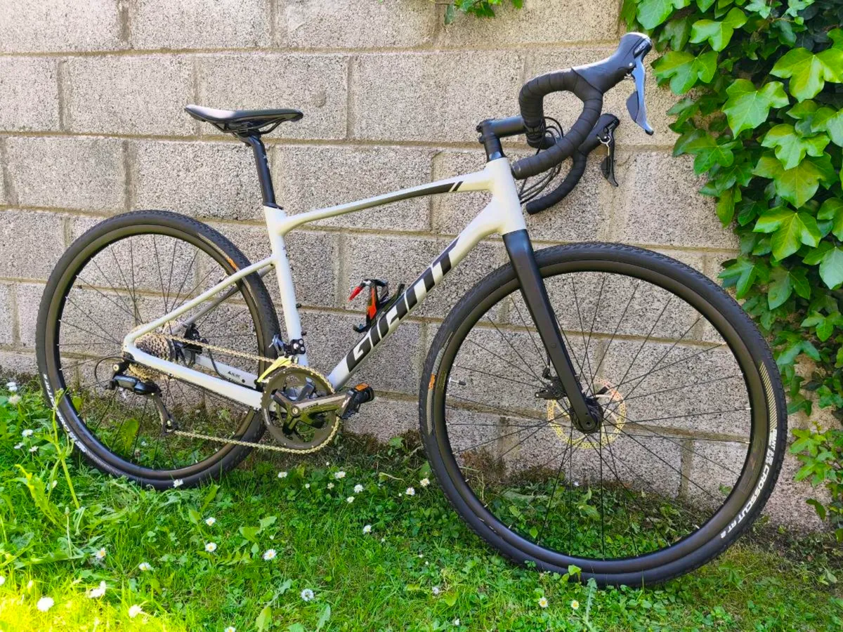 Giant Revolt gravel as new - Image 2