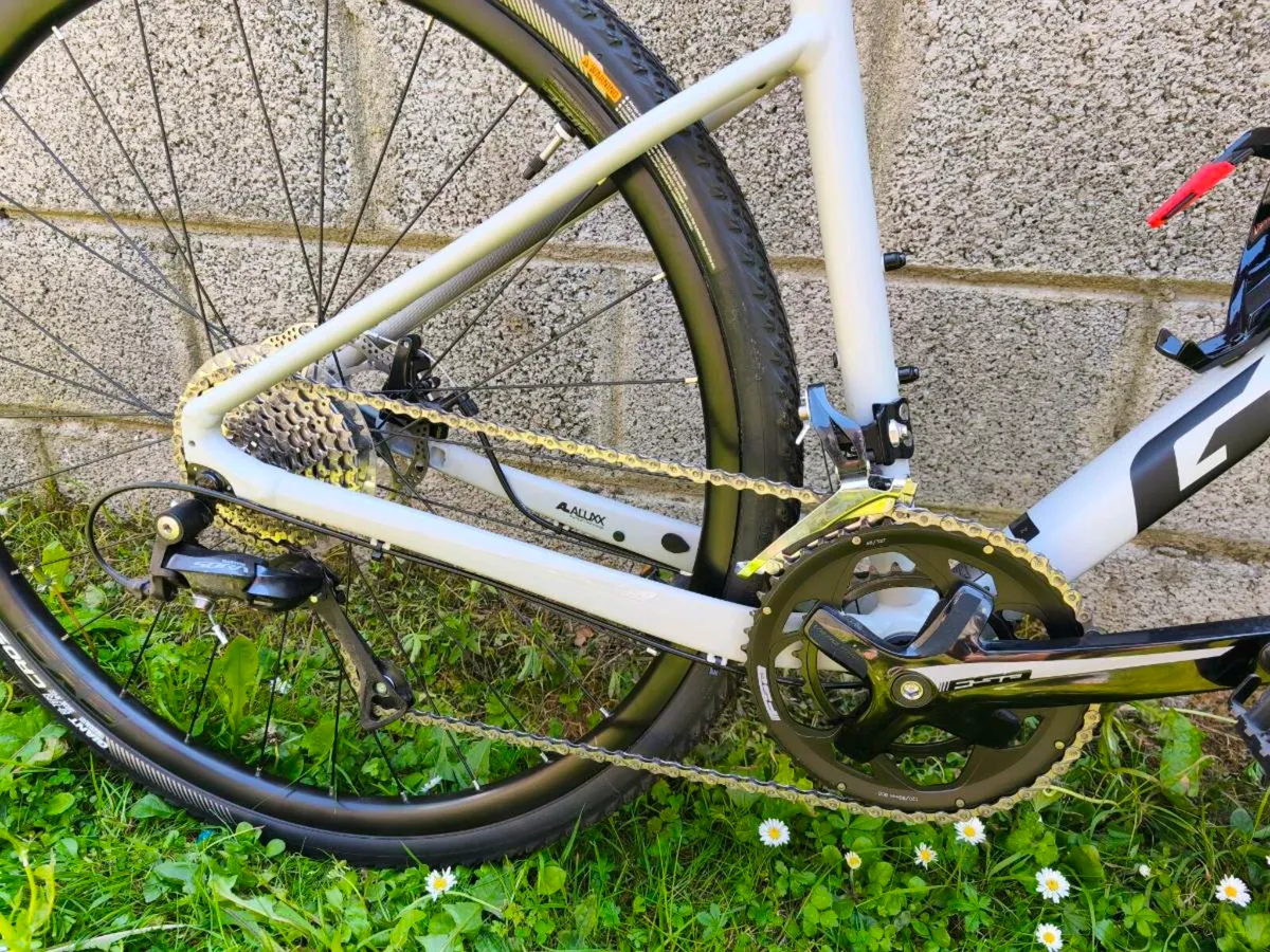 Giant Revolt gravel as new - Image 3