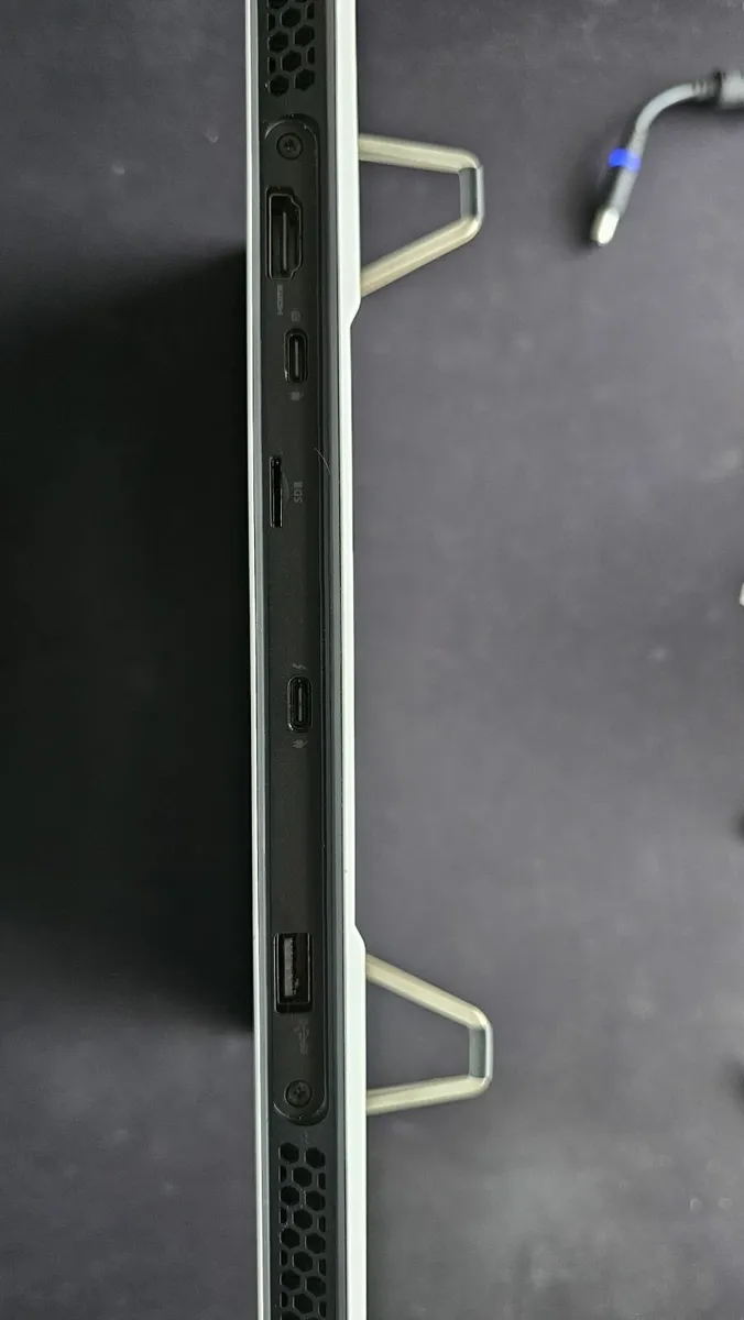 Alienware X15 R2 (2022) - Image 4