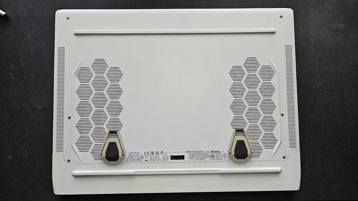 Alienware X15 R2 Gaming Laptop - Image 4
