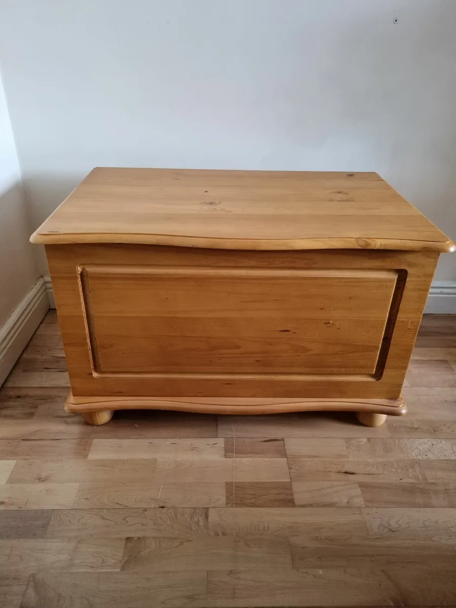 Pine blanket storage toy box chest - Image 1