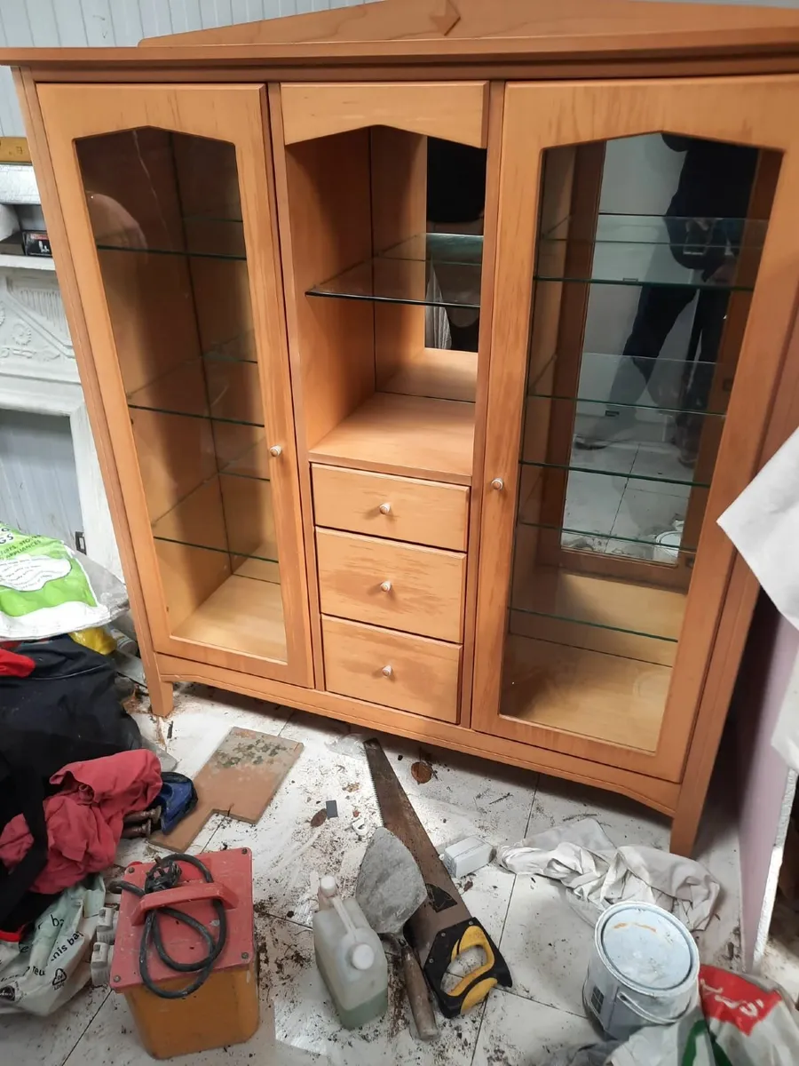 Cabinet - Image 1