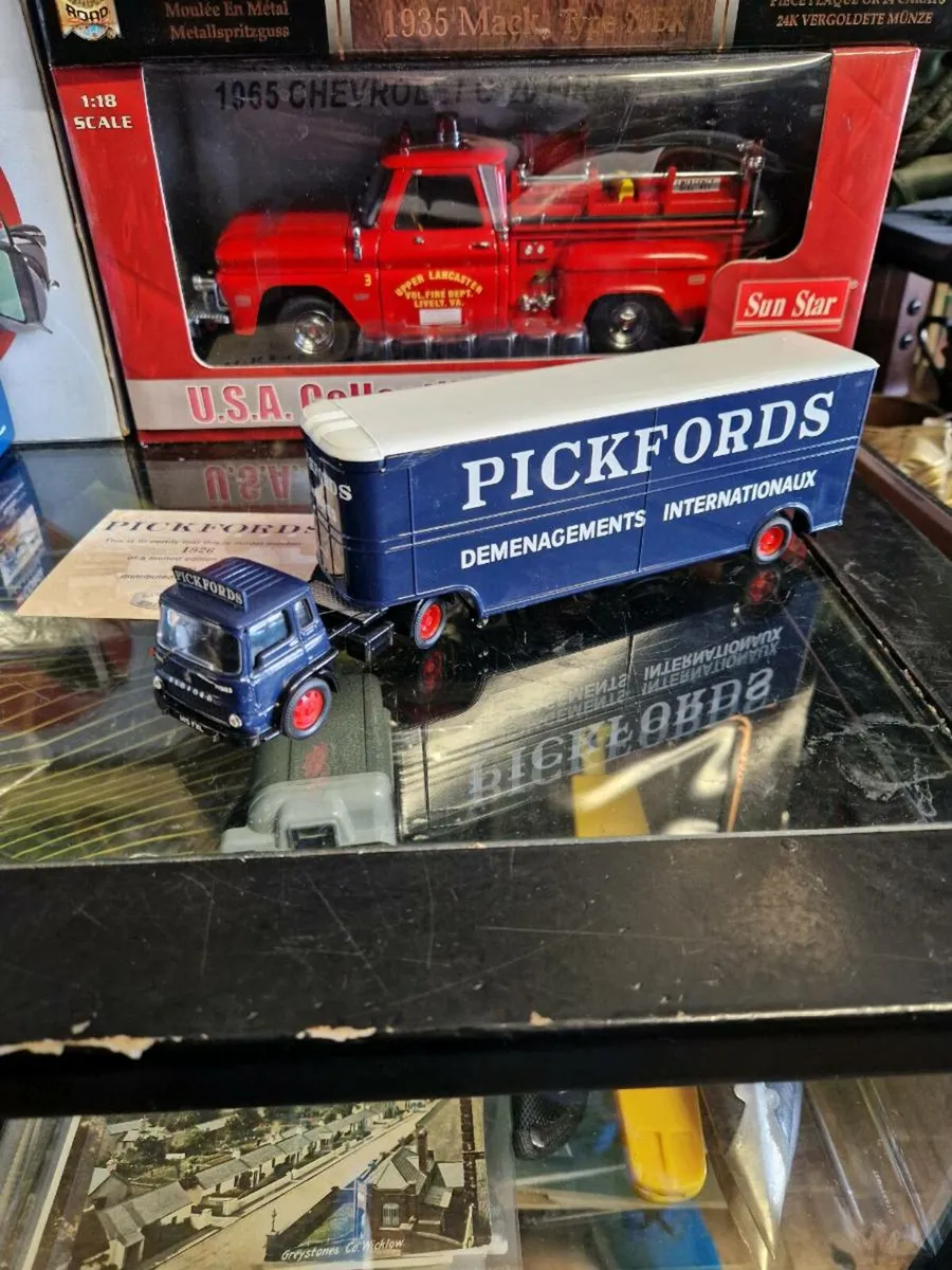 Corgi Pickfords Truck - Image 2