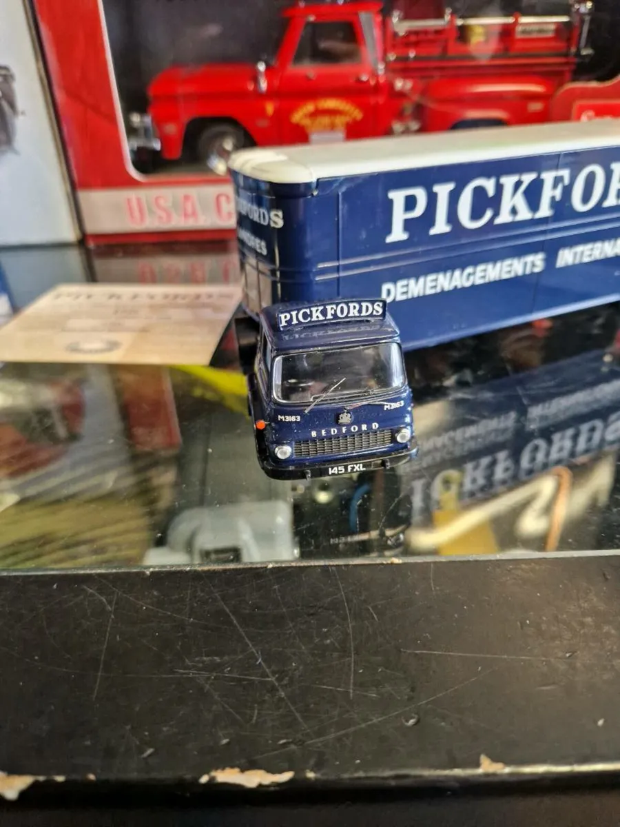Corgi Pickfords Truck - Image 3