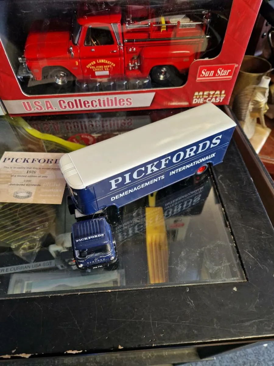 Corgi Pickfords Truck - Image 4