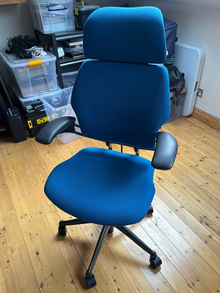 Humanscale Freedom Task Chair with Headrest - Image 1