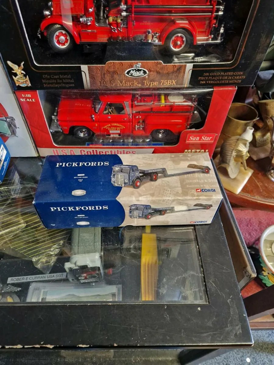 Corgi Pickfords Truck - Image 1
