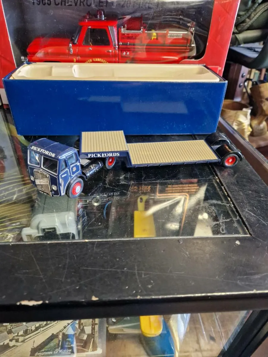 Corgi Pickfords Truck - Image 2