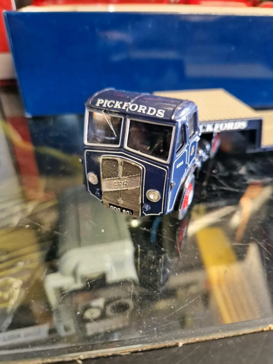 Corgi Pickfords Truck - Image 3